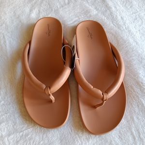 Universal Thread Women's Padded Thong Flip Flop